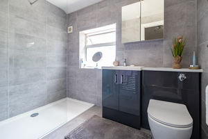 Shower room- click for photo gallery